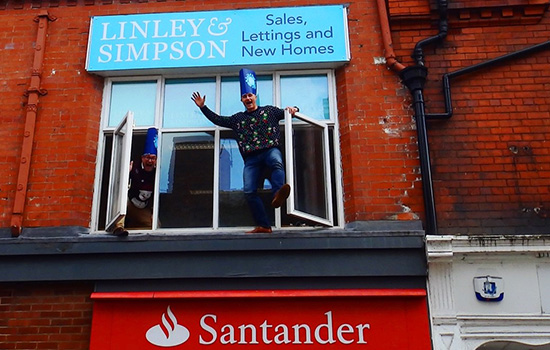 Man jumping out sindow as a joke photo of santander