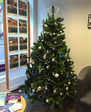We love your Christmas office pictures - more please!