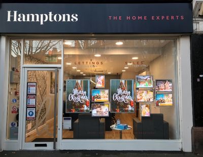 Check out these tasty looking Hamptons Christmas window displays