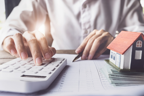 Average estate agent fees hit Â£4,500 to Â£10,300 - claim