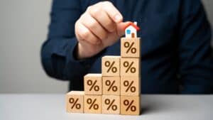 Agents react to interest rate decision
